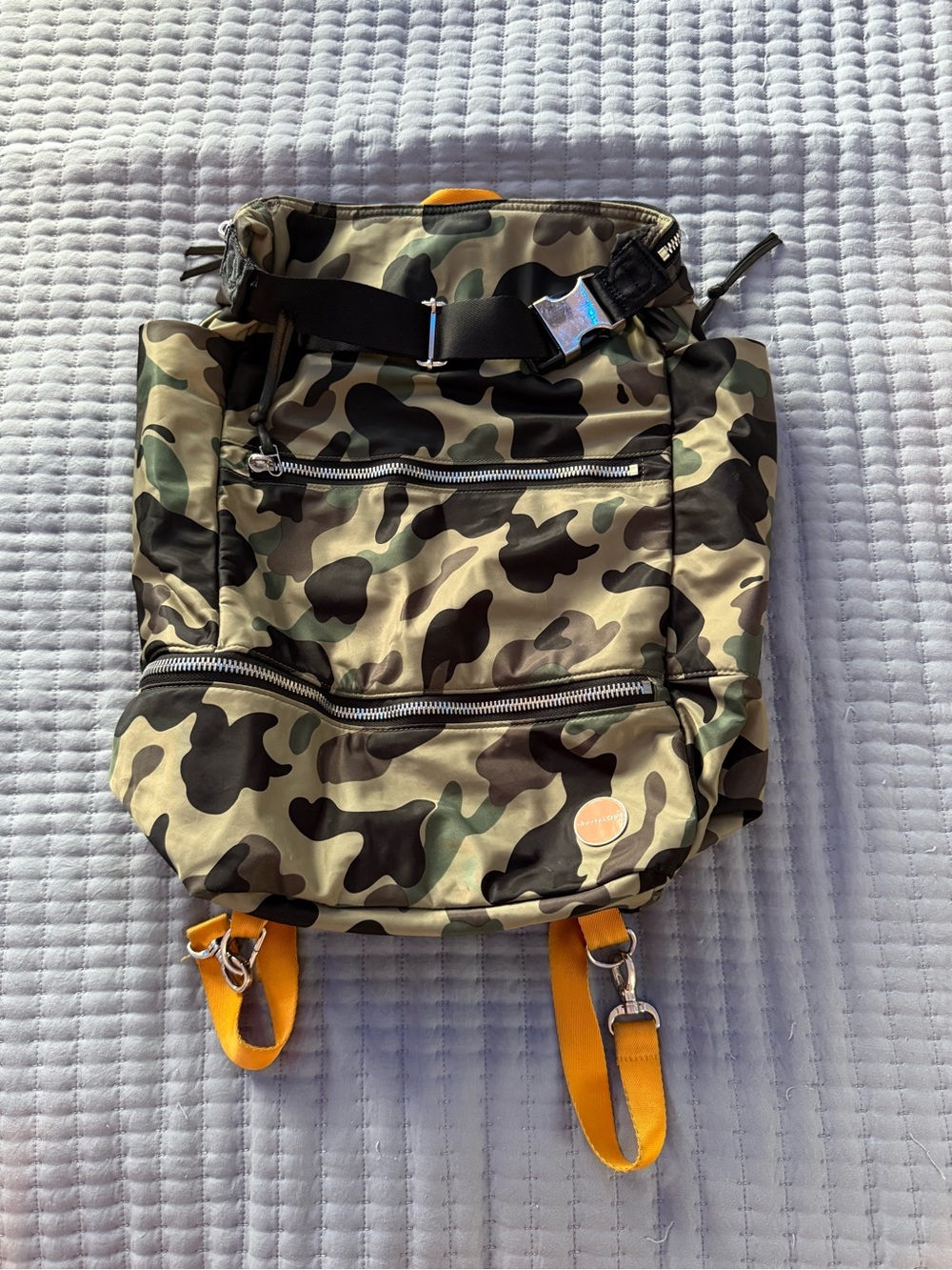 shortyLOVE Boxer Large Convertible Backpack Green Camo — Excellent Condition